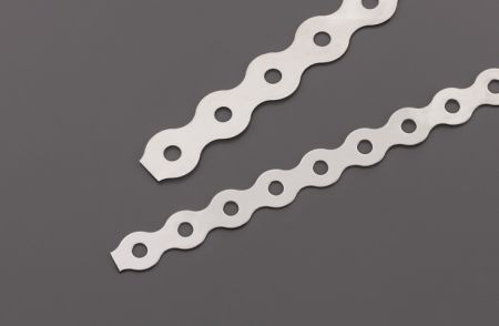 Bandas multiusos, SS304 / SS316, longitud de 25 metros, ancho de 12.7 mm, grosor de 0.7 mm, diámetro del agujero de montaje de 5.0 mm. - Bandas multiusos