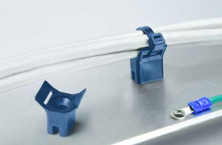 Kabelbinderhalter, Satteltyp, Polyamid, 9,0 mm maximale Breite des Kabelbinders, 5,0 mm Montagedurchmesser. - Metallnachweisbare Kabelbinder-Montagen