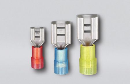 Desconectores Fêmea Isolados em Nylon (Crimpagem Dupla), Faixa de Fio 22-16 AWG