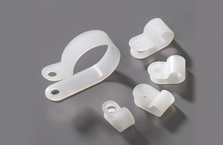 Attache-câbles à montage par vis, polyamide, diamètre du trou de montage 5,5mm, diamètre max. du faisceau 3,3mm