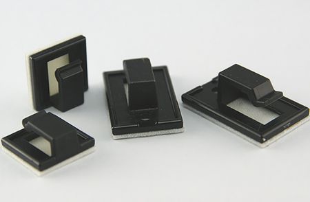 Pince à câble auto-adhésive, polyamide, diamètre maximum de faisceau de 3,5 mm.