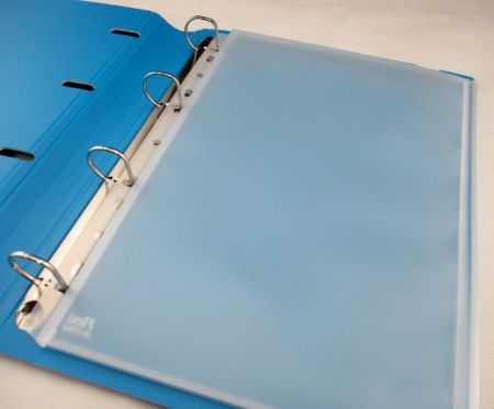 रिफिल करने योग्य पीपी ज़िप बैग रिंग बाइंडर के साथ।