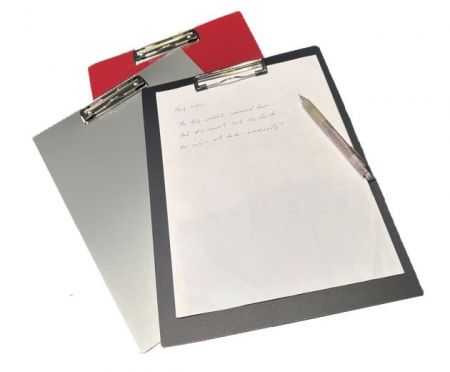 Tablero de escritura PP A4 con clip de alambre. - Tablero de escritura PP A4 con clip de alambre.