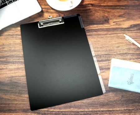 Tablero PP con 3 Divisores de Pestaña - Tablero de Clip con 3 Divisores de Pestaña PP