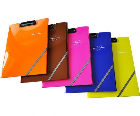 Archivo con soporte y bandas elásticas. - Carpeta de portapapeles con banda elástica.