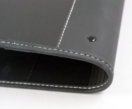 PUスパインとホワイトステッチのリングバインダー。