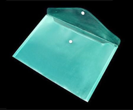 बटन के साथ PP लिफाफा A4 आकार।