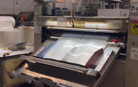 精密ダイカットにより、すべてのフォルダーの寸法が一貫しています。