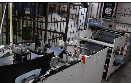 クリアホルダーのワンステップ自動製造。