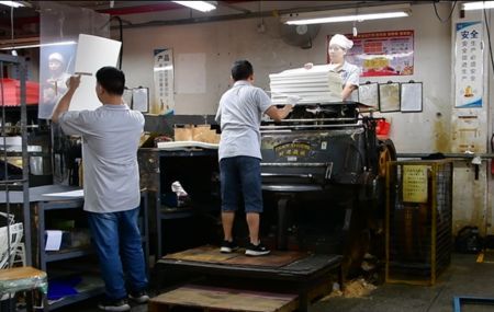 経験豊富な技術者による手動精密カット