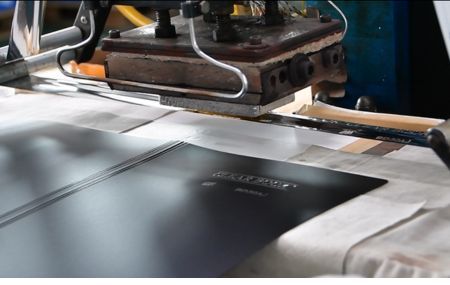 精密ロゴスタンピング＆ホット箔押し