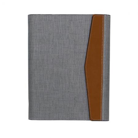 223種類のバインダー式ノート