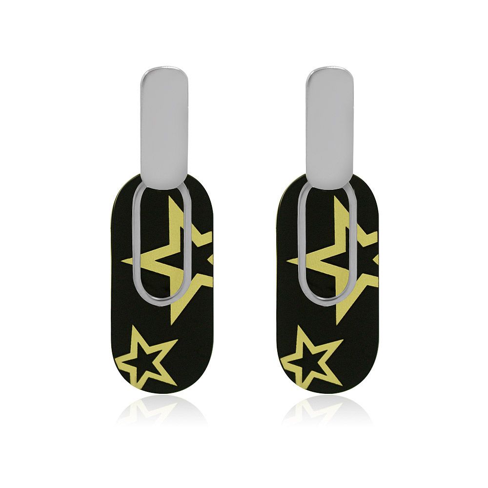 Un par de pendientes Fashion Black Star con un acabado chapado en rodio, mostrando el diseño detallado de estrella negra y amarilla contra un fondo blanco.