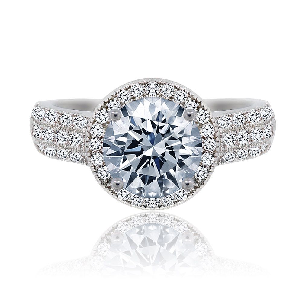 L'Anello Mondiale, un anello di fidanzamento in zirconia cubica in stile vintage, con una grande pietra centrale e una fascia dettagliata placcata in rodio.