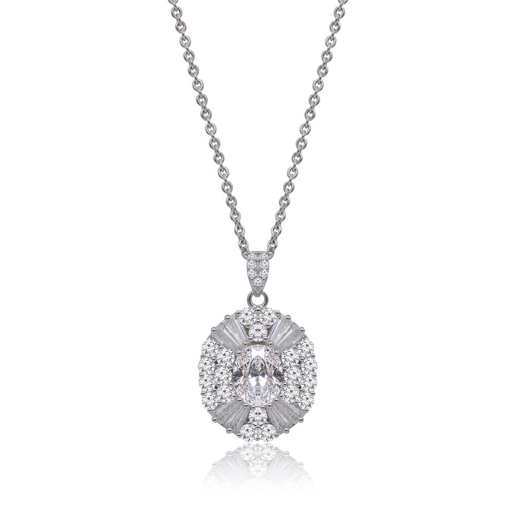 Närbild av den ovala CZ Statement-halsbandet, som visar dess rhodiumbelagda mässingskedja och en briljant oval cubic zirconia-hängsmycke omgiven av mindre stenar.