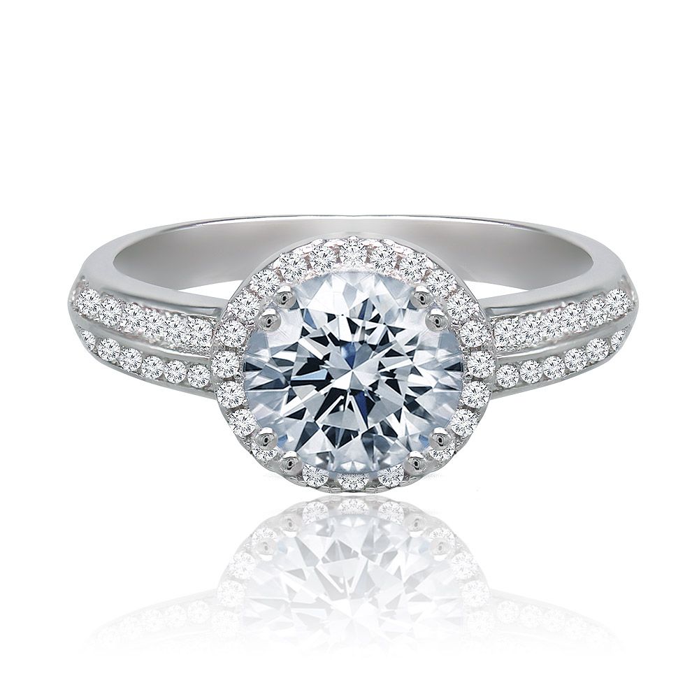 Bague Amour Lumineux avec une pierre centrale en zircon cubique proéminente sur un bandeau décoratif plaqué rhodium.