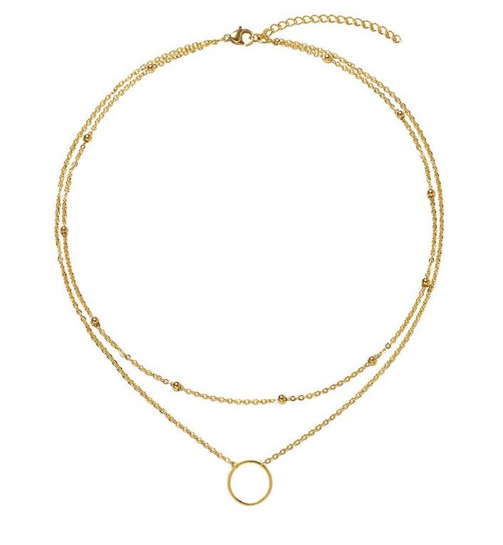 Close-up van de vergulde charm ketting JRN-048, met zijn dubbel-laags roestvrijstalen ketting en ronde vergulde en verzilverde hanger.