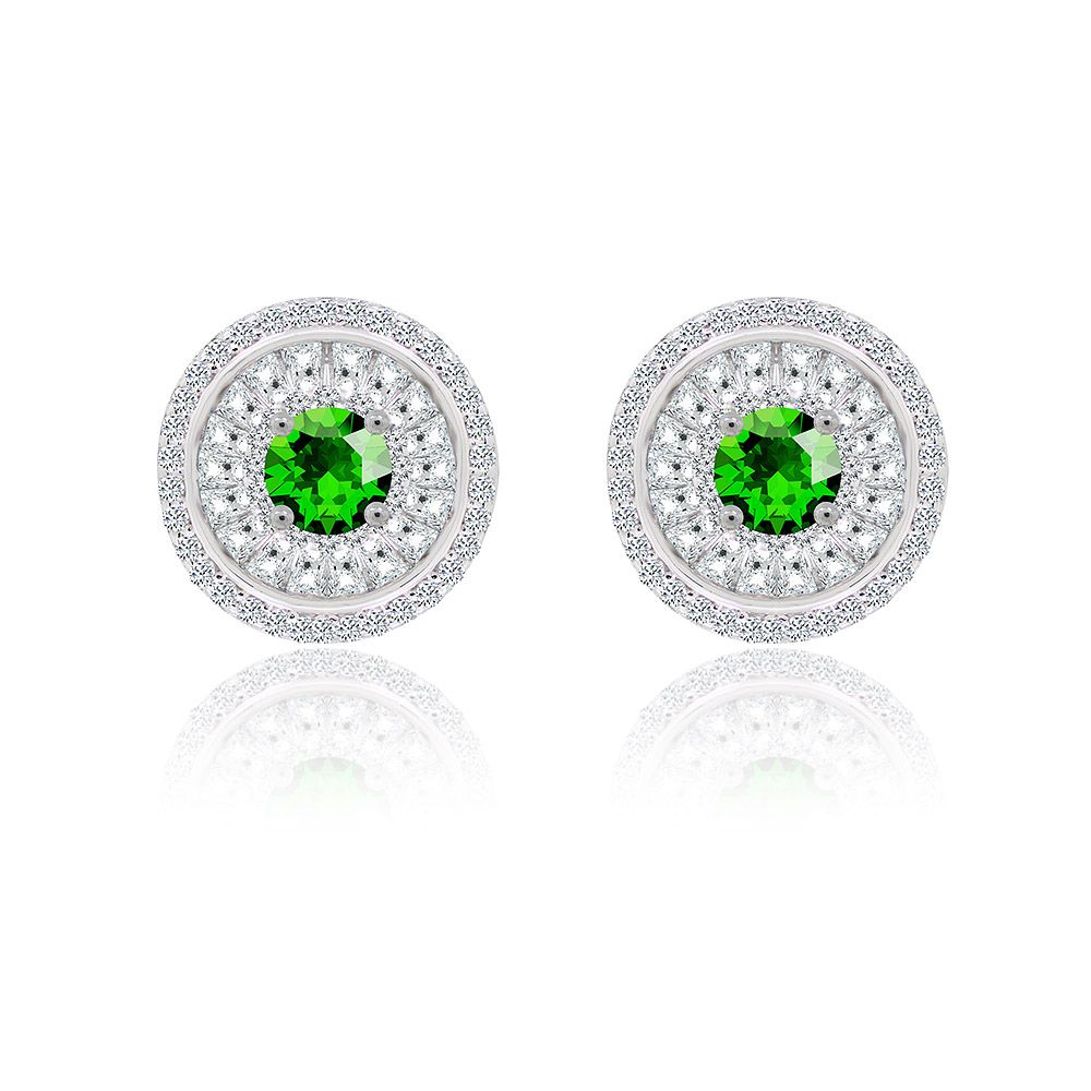 Una vista frontale dettagliata degli Orecchini a Bottone in Zirconia Cubica Verde Rotonda, con una pietra centrale verde circondata da due aloni concentrici di pietre bianche più piccole incastonate in argento sterling 925.