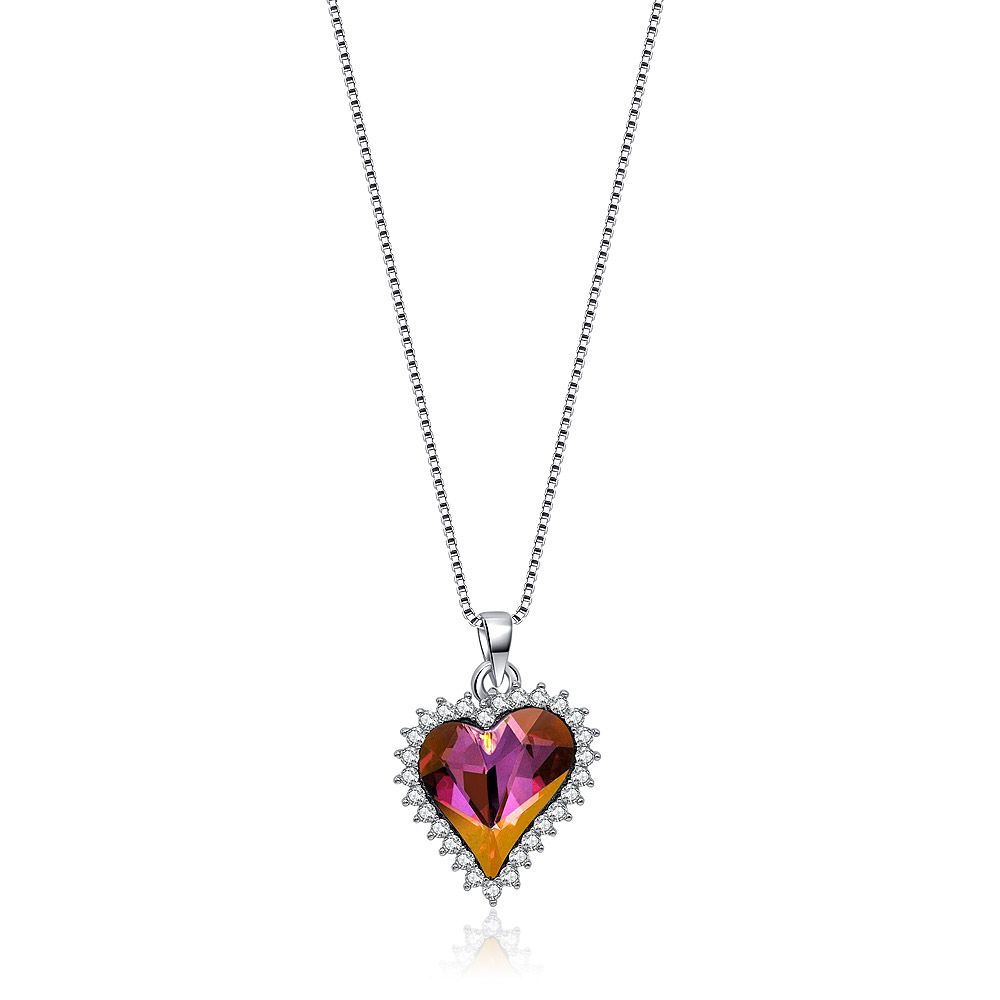 Närbild av 925 sterling silver Swarovski hjärtanhänge, som visar den stora, facetterade kristallen med vackra nyanser av rosa, lila och orange.