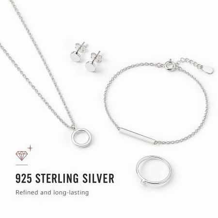 Engros premium 925 sterling silver smyckeset: raffinerat cirkelhalsband, örhängen, armband och ring.