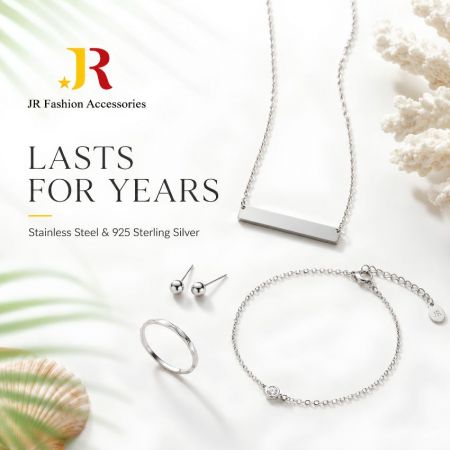 Duurzame sieraden sets van roestvrij staal en 925 sterling zilver, ontworpen om jarenlang mee te gaan. Minimalistische zilveren stukken.