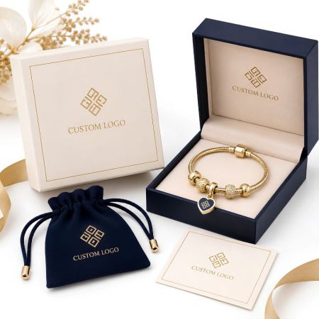 Luxe marineblauwe sieraden geschenkdoos met gouden logo bedrukking, high-end fluwelen armband zakje groothandel.