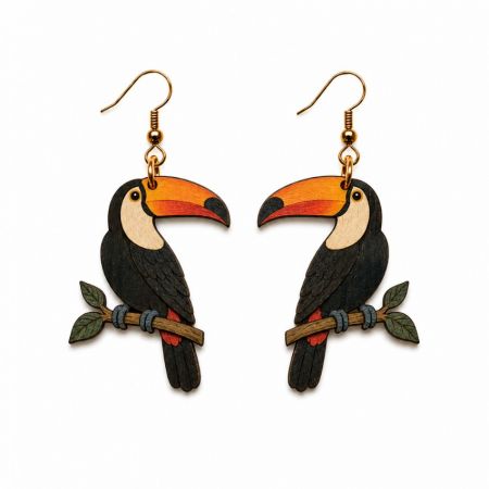 Pendientes de madera impresos en UV con forma de tucán en ramas, ideales para accesorios de moda ecológicos al por mayor.