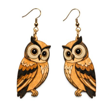 Pendientes colgantes de madera en forma de búho personalizados y caprichosos, dirigidos a distribuidores de joyería de declaración y minoristas de regalos.