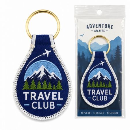 Llavero de parche bordado de souvenir de club de viajes con gráfico de paisaje montañoso y empaque minorista sellado.