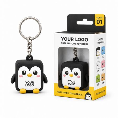 Llavero de mascota pingüino 3D personalizado en PVC suave con embalaje de caja minorista personalizada para branding corporativo.