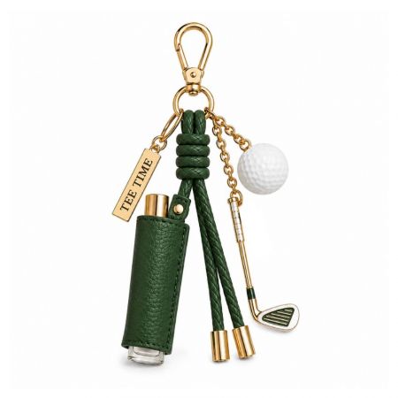 Charm per borsa da golf personalizzata con tasca in pelle verde scuro, mini bastone da golf, ciondolo a forma di pallina da golf e etichetta metallica Tee Time incisa.