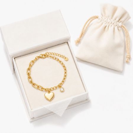 Gold heart charm paperclip link bracelet in a jewelry gift box, suitable for B2B custom jewelry production.