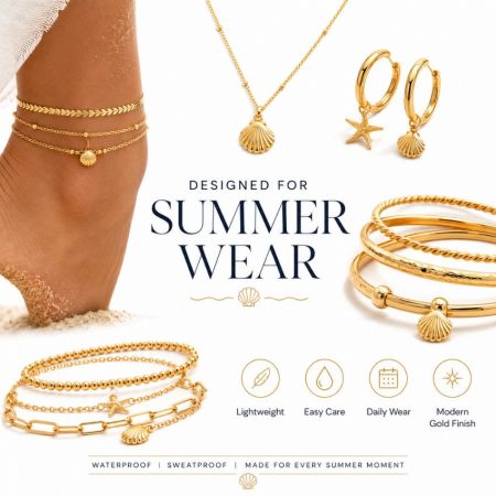 Waterdichte goudkleurige zomerjuwelen set met lichte enkelbanden, kralenarmbanden en oorbellen.