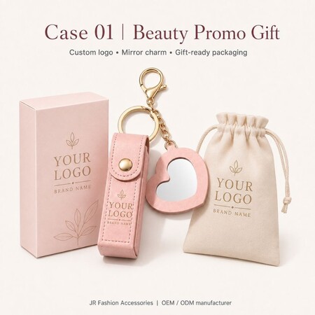 Ensemble de porte-rouge à lèvres en cuir rose sur mesure avec miroir en forme de cœur, boîte cadeau et pochette pour des cadeaux de beauté promotionnels.