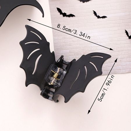 Clip para el cabello en forma de murciélago: Clip de garra antideslizante con huecos vívidos - Accesorio perfecto de horror para Halloween - Un clip para el cabello en forma de murciélago negro con un diseño detallado de huecos, ideal como accesorio de horror antideslizante para Halloween.