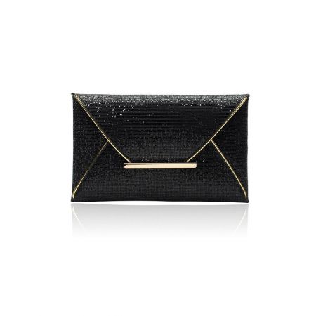 Sac à main de soirée noir élégant avec des détails en métal doré frappants.