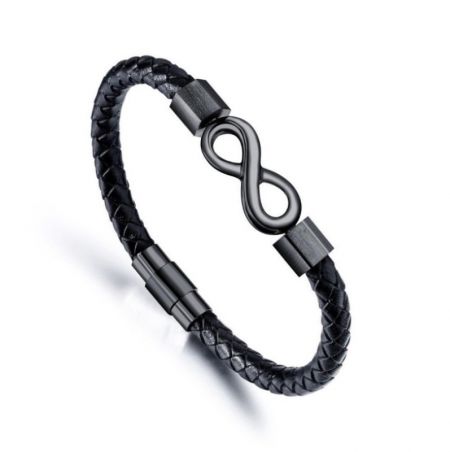 Pulsera de cuero PU trenzado infinito para hombres - Una pulsera de cuero PU trenzado negro elegante para hombres, con un cierre de símbolo infinito de acero inoxidable pulido, sobre un fondo blanco limpio.