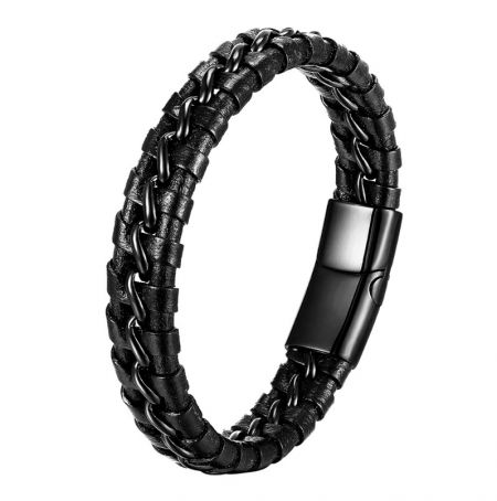 男性用ゴールデンレザーブレスレットの詳細ビューで、複雑な編み込みと金属チェーンのアクセントを紹介しています。