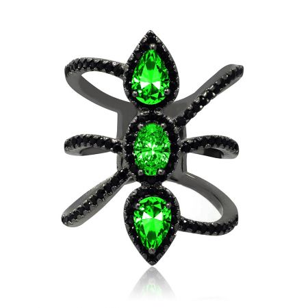 Hematiet Hedendaagse Cocktailring - Vooraanzicht van de Hematiet Hedendaagse Cocktailring, die het onderscheidende ontwerp toont met drie levendige groene edelstenen en zwarte cubic zirconia accenten op een hematiet-geplateerde band.