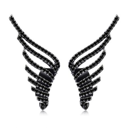 Pendiente de ala oscura de Glamorous - Un par de pendientes Glamorous Dark Wing, con un diseño elegante similar a alas, fabricados en latón chapado en hematita y adornados con piedras de zirconia cúbica negras y transparentes.