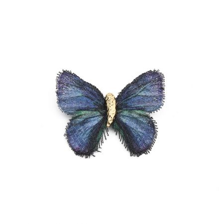 Uma peça versátil de borboleta azul, adequada como broche ou pingente.