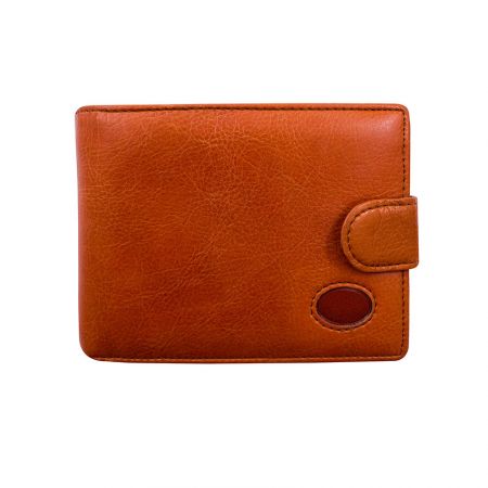 ユニークな円形のカットアウトとフラップデザインを持つスタイリッシュなブラウンレザー財布。