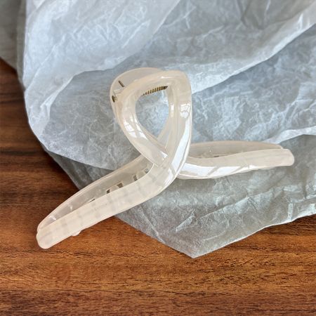 Clear acetate hair jaw clip with French design.