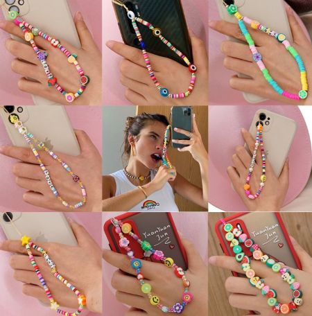 Correa de charm para teléfono de cuentas coloridas personalizable - Un collage de varias correas de charm para teléfono de cuentas coloridas ofrecidas por JR Fashion Accessories, mostrando diferentes estilos y colores de cuentas.