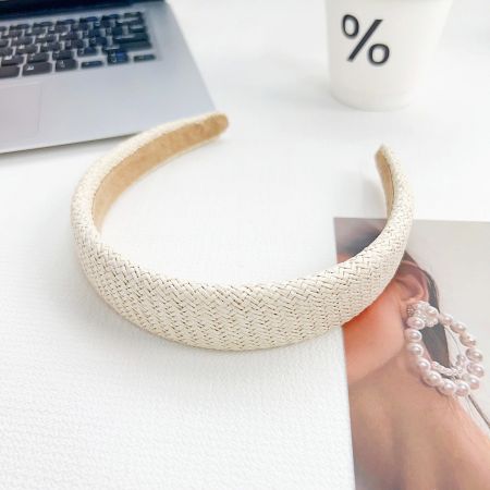 Product photo of the cream-colored wide straw headband.