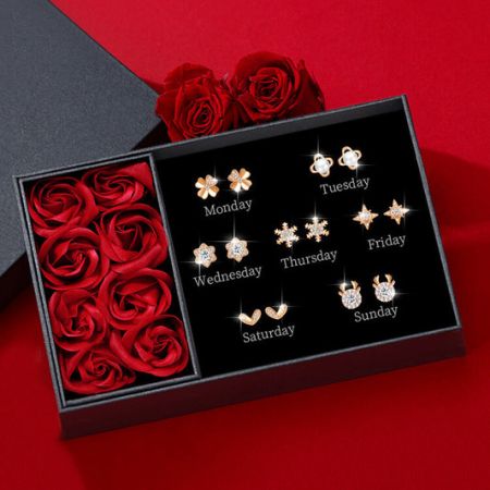 Wekelijks oorbel cadeau set in een presentatiedoos met rozen, onderdeel van de 925 zilveren collectie.