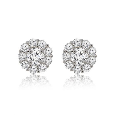 Boucles d'oreilles en zircon cubique rond de 10MM. - Une paire de boucles d'oreilles en zircon cubique de 10MM avec un design de cluster étincelant, en métal argenté plaqué rhodium.