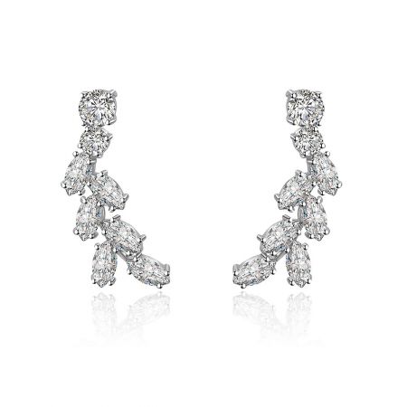 Boucles d'oreilles pendantes Rhodium Firework - Vue de face des boucles d'oreilles pendantes Rhodium Firework, mettant en valeur le design en cascade de pierres en zircon cubique taillées en marquise et en rond, serties dans du laiton plaqué rhodium poli.