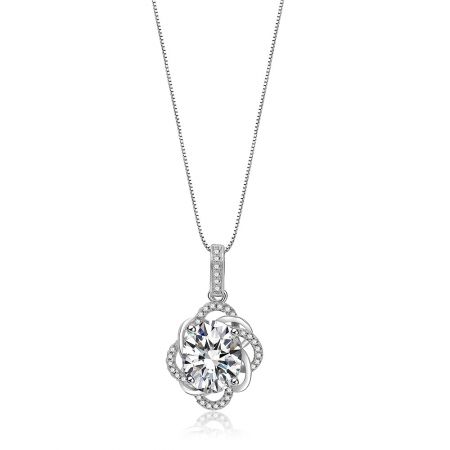 Colgante reluciente - Primer plano del collar Glistening Pendant, que muestra su acabado chapado en rodio y una piedra central de circonio cúbico rodeada de piedras más pequeñas en un diseño floral.