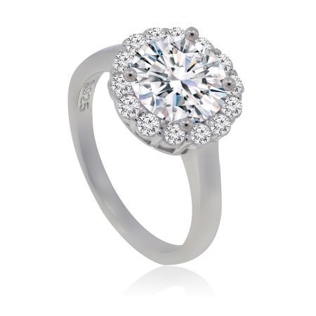 Schuin zicht op de Floral Clear CZ-ring, met de ingewikkelde details van de band en de rhodiumlaag.